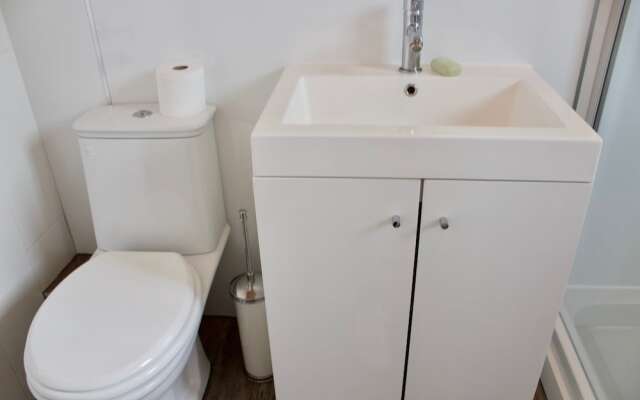 2 Bedroom Flat In Leafy Morningside