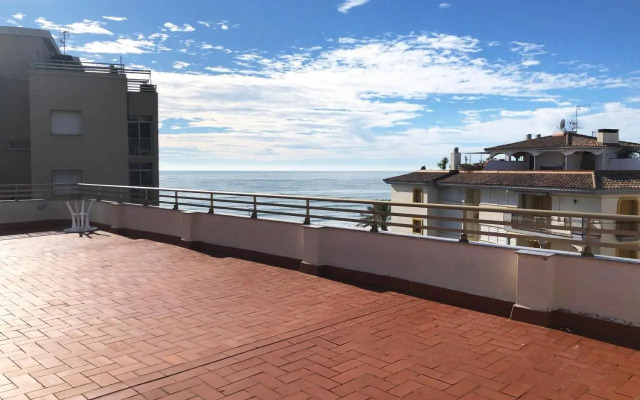 New Stunning Seaview Apartment with lovely balcony