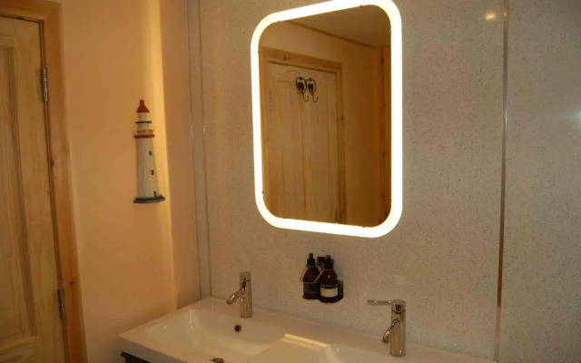 Waterfall Lodge - private waterfall and sauna