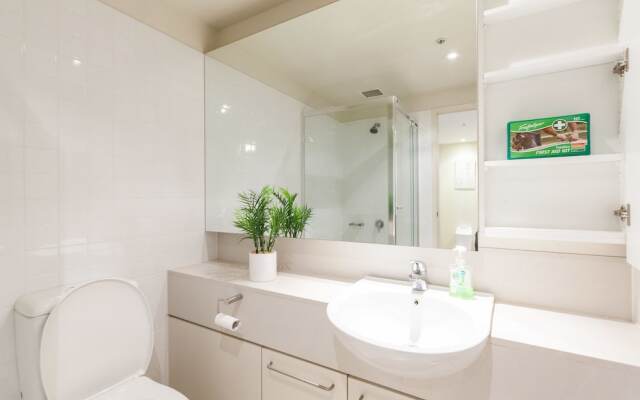 WESLEY, 2BDR Carlton Apartment