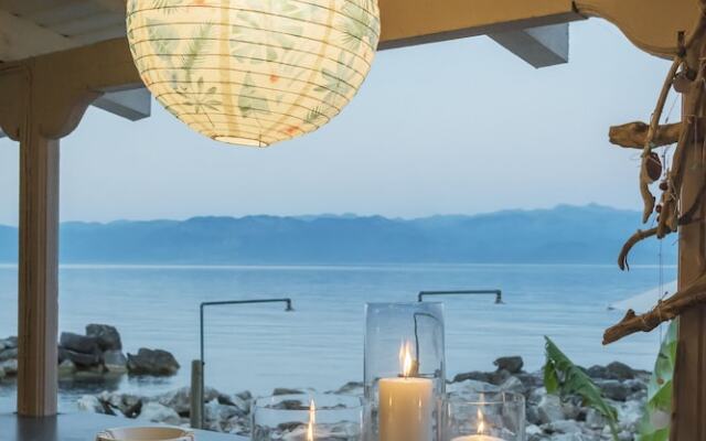 Paradise Suite on the Beach-Breakfast Included