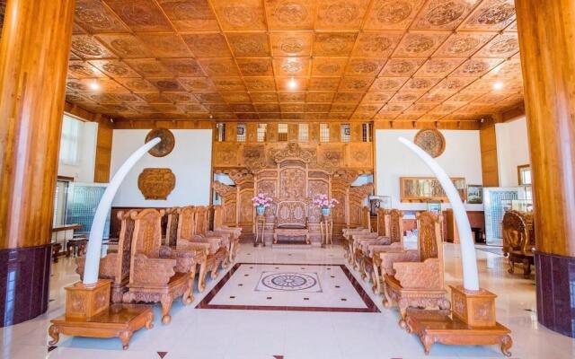 Whales Mountain & Seaview Resort