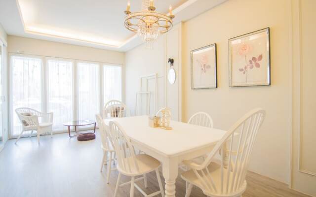 ibebe Light French B&B