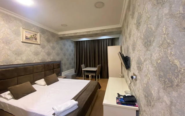 Eleon Hotel