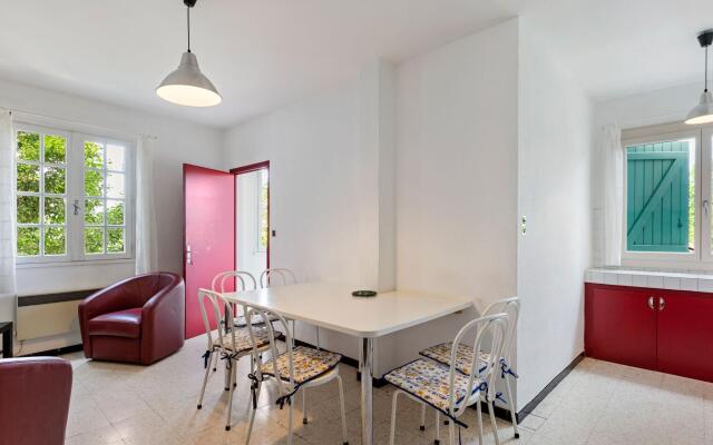 Beautiful Apartment in Mèze with Swimming Pool