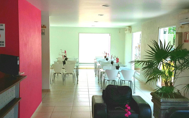 HI Huasteca Inn Hotel