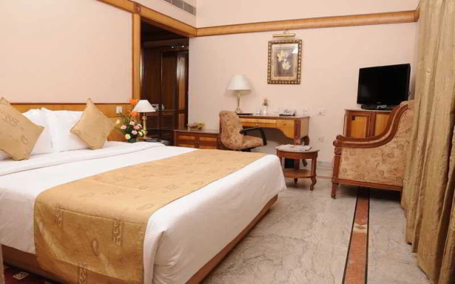 Hotel Ramada Raj Park