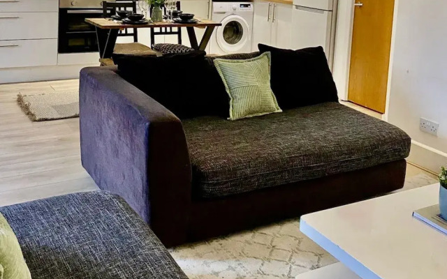 Stylish 1 bed Apartment - Sleeps 4 & Free Parking