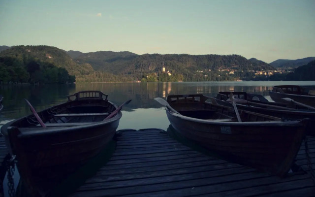 Pletna Lake View Apartment (Ground Floor)