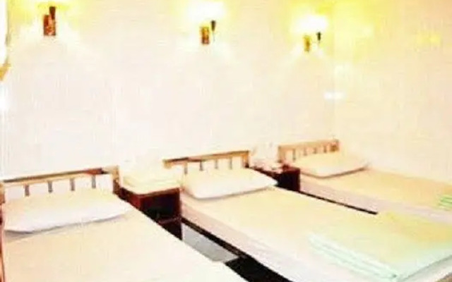 Lucky Hotel - Carlton Group of Hostels