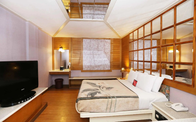 Midi Motel Tainan Branch