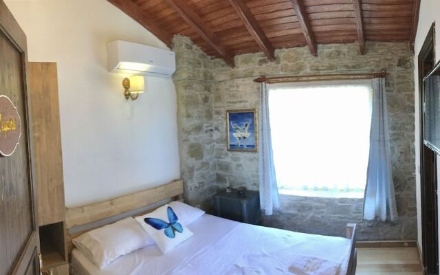 Sari Keçi̇ Taş Otel
