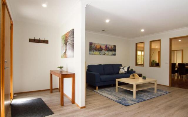 12 Mount Porepunkah Road