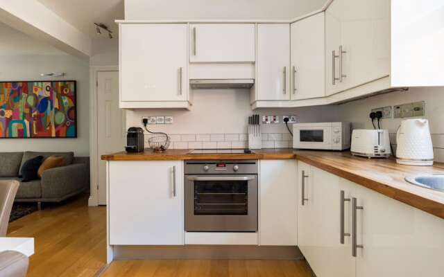London Is Yours  2 Bedroom in Kensington
