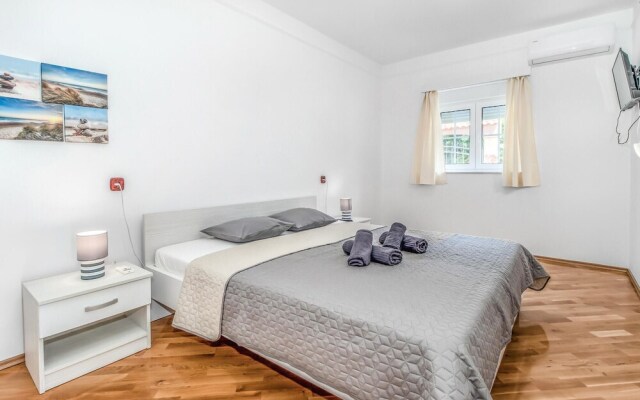 Nice Home in Dramalj With Wifi and 7 Bedrooms
