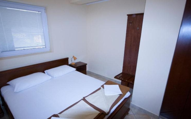 Contessa Apartments