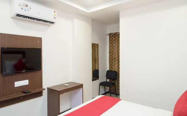 OYO 11523 Crown Club