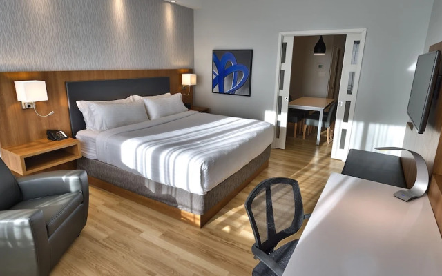 Holiday Inn Express & Suites Vaudreuil, an IHG Hotel