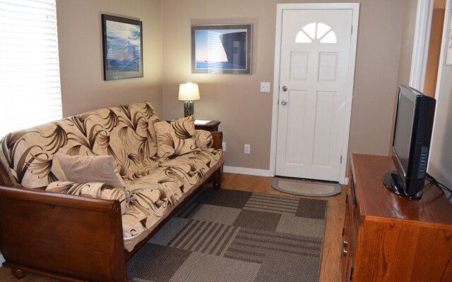 345 Hinds 2 Bedroom Cabin by Redawning