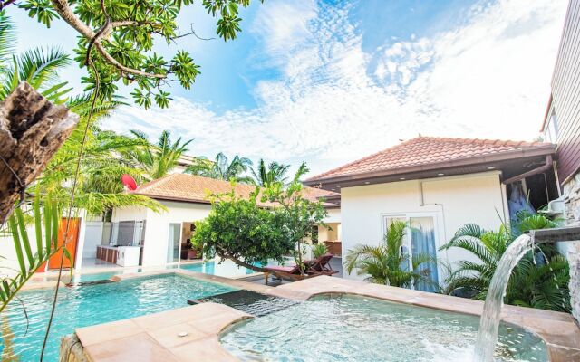 Seaside Villa 2 Pools beach at 50m