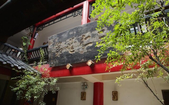 Chengdu Dragon Town Sichuan Style Hostel