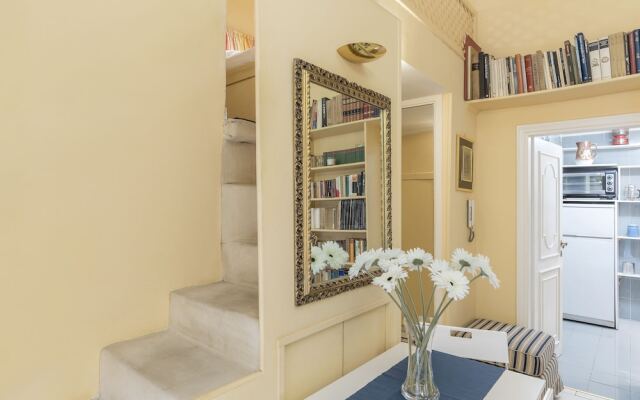 Ara Pacis Elegant Flat