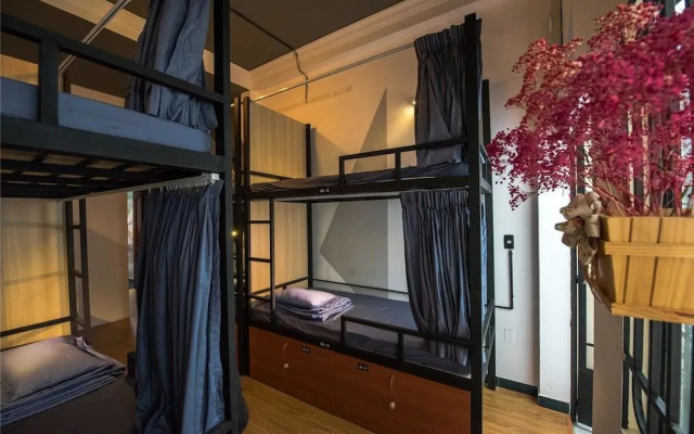 The Like Hostel & Cafe