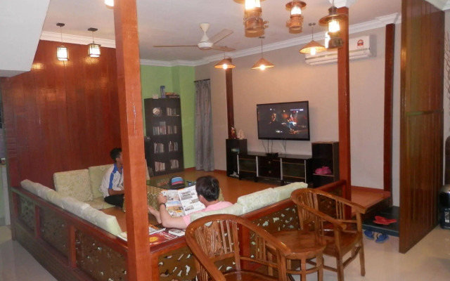 Travellers Planet Hotel & Guest House