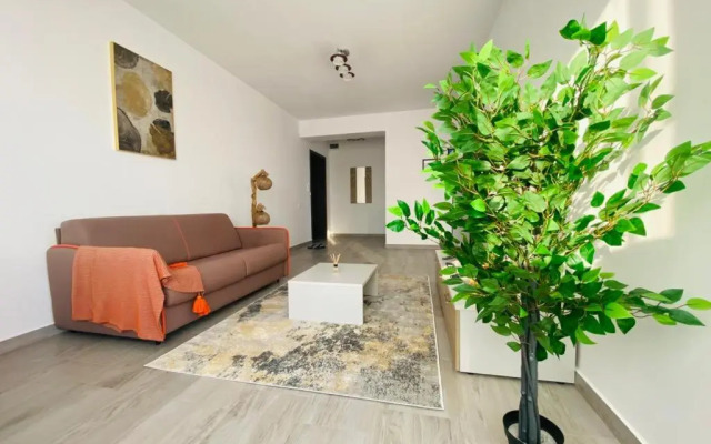 SOHO Apartment - City View with Rooftop Garden