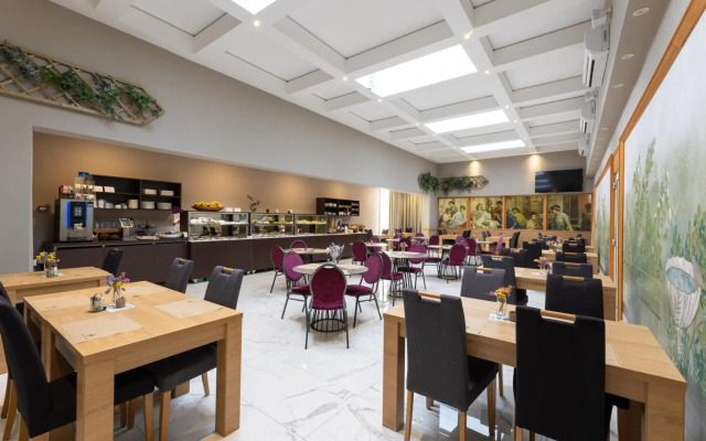 Hotel Salona Palace