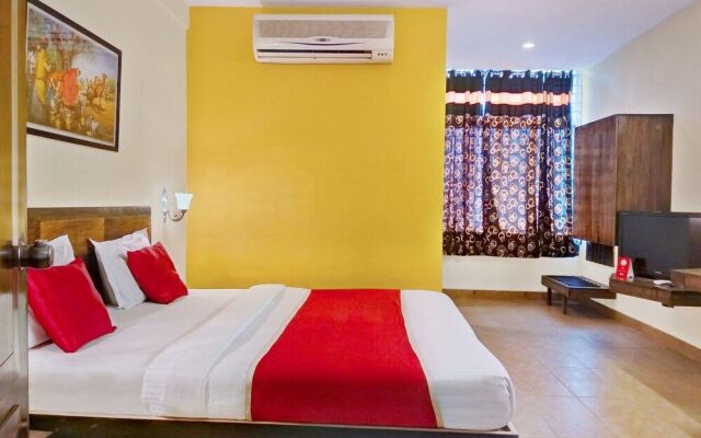 OYO 11093 Hotel Rathod Suites