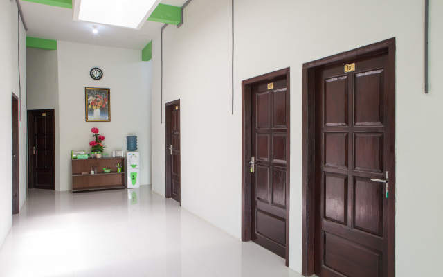 RedDoorz near Banyuwangi Baru Station