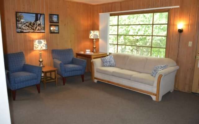 Baileys Sunset Motel and Cottages