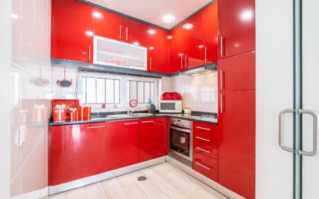 Luxurious Seaview Apartment with pool 5min Beach