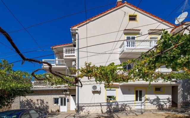 Nice Apartment in Banjol With 2 Bedrooms and Wifi