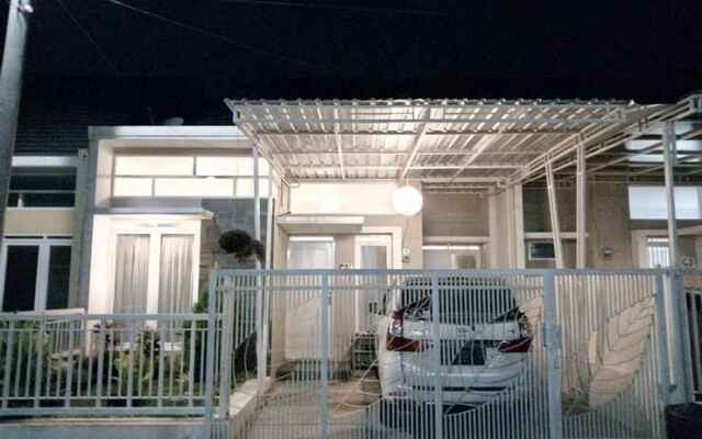 Villa Poermira 2 Batu - Two Bedroom