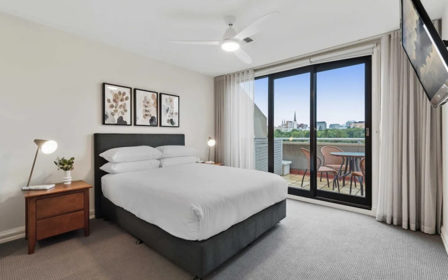 Spacious 3-bed Apartment by the MCG – Guest Rooms – Melbourne