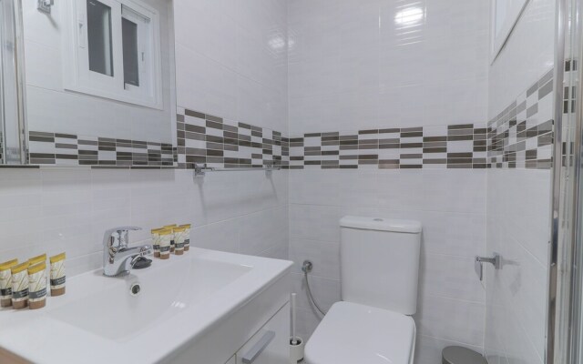 Bright Málaga Beach and Downtown Apartment