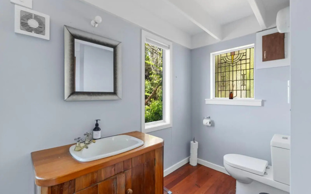 Piha - City Escape, Piha Holiday Home