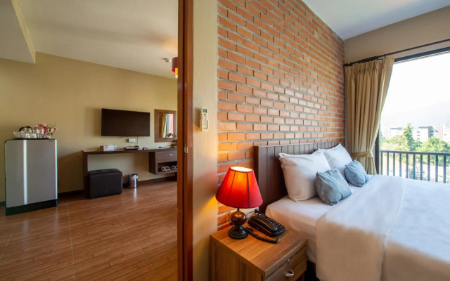 WE Valley Hotel