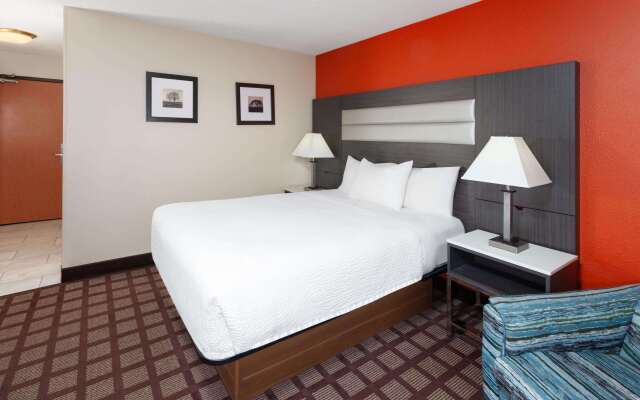 AmericInn by Wyndham Hudson