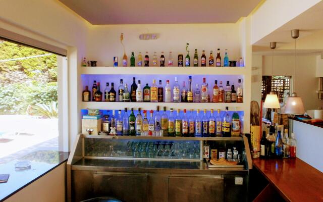 Iraklis Studios & Apartments