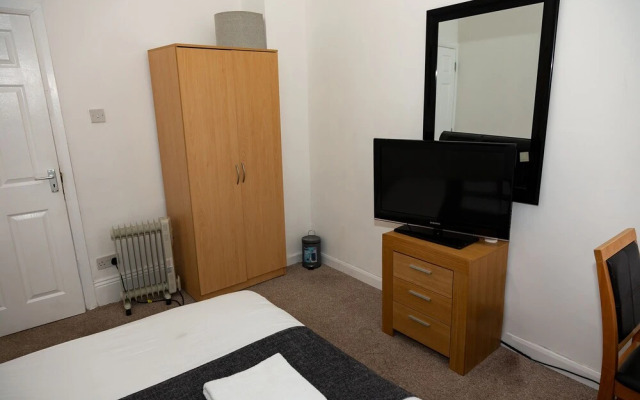 Alexander Apartments Rooms 2