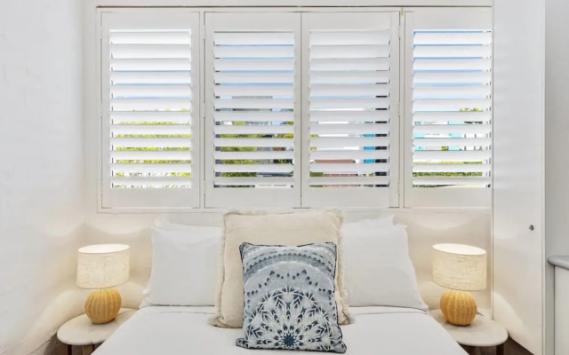 Quaint 2-bed Beach Abode With Ocean Views