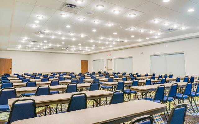 Holiday Inn Express & Suites Russellville by IHG