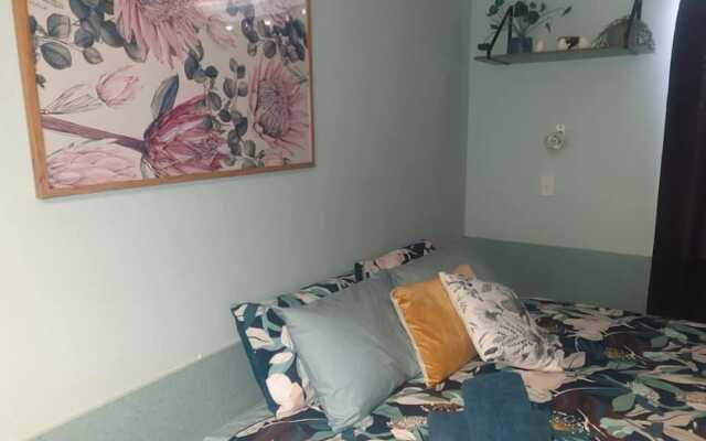 Piwaka Lodge and Backpackers