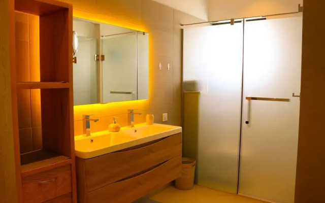 Sea Rock by Horizon Holidays