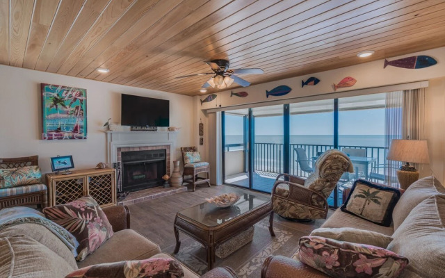 Shorehouse 401 by Vtrips