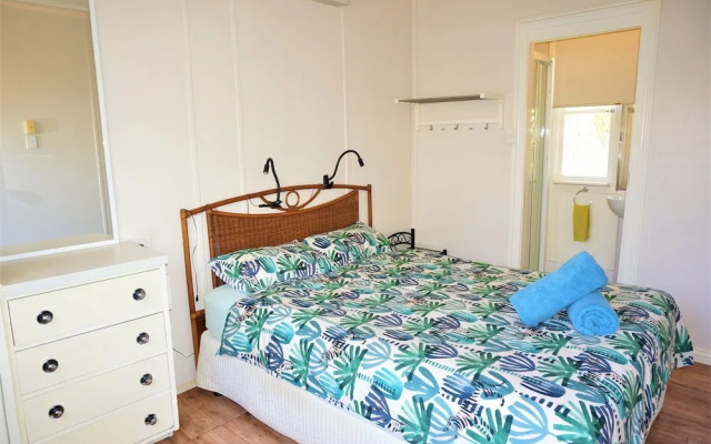 Getaway Villas Unit 3 - 3 Bedroom Self-Contained Villa with a Deck