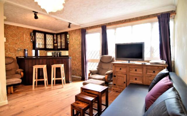 Chinese Quarter House - Private Garden, NETFLIX, BBQ & Bar